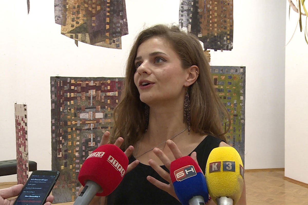U Prijedoru otvorena izložba "Kolaži" Milane Kosanović iz Banjaluke