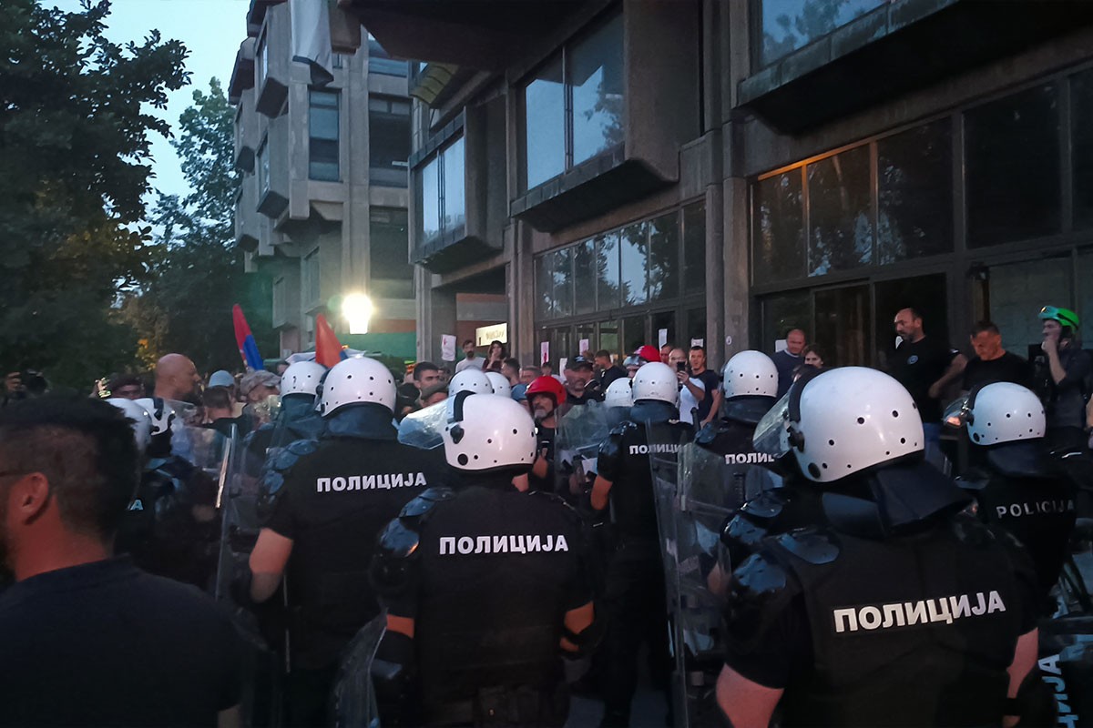 Uhapšene dvije osobe osumnjičene za napad na policajce u Novom Sadu