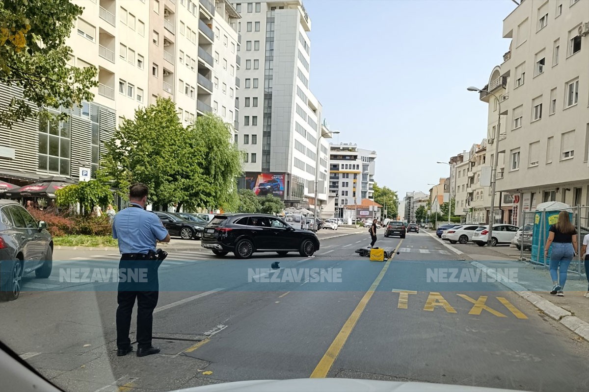 Udes u centru Banjaluke: Povrijeđen motociklista