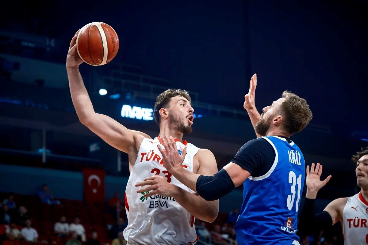 “Bejbi Jokić“ opravdao nadimak i vodio najvećeg rivala Srbije do nove pobjede
