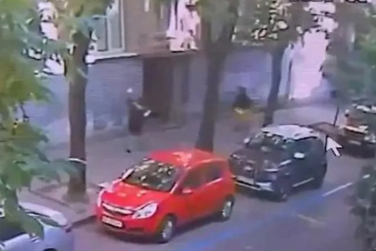 Kamere snimile ubicu: Napadač Parubiju prišao s leđa (VIDEO)