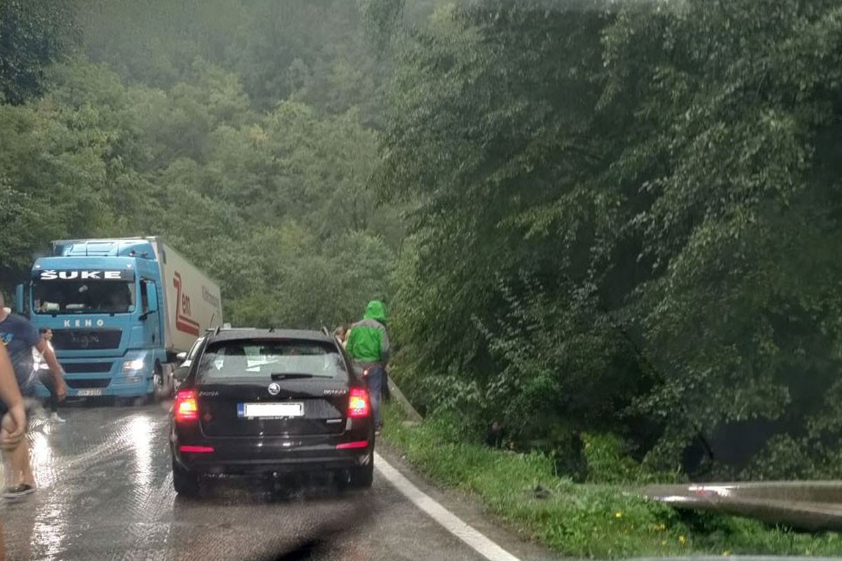 Teška nesreća na magistrali: Auto sletio, poginuo suvozač