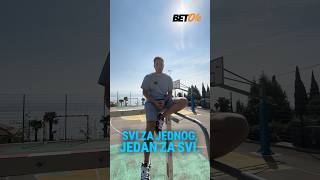 Svi za jednog, jedan za svi! 