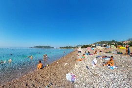 Turisti u Crnoj Gori ostaju 4,4 dana u prosjeku, svaki drugi spava u ...