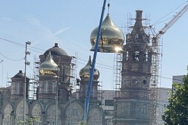 Postavljene kupole na Srpsko-ruski hram u Banjaluci (VIDEO)