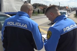 Lančani sudar četiri vozila, usporen saobraćaj u mjestu Nova Bila