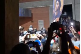 Incidenti u Novom Sadu: Naguravanje policije i građana (VIDEO)