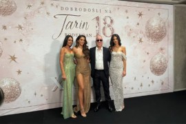 Kćerka Saše Matića zablistala u dugoj haljini na proslavi 18 ...