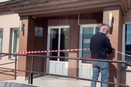 Prištinska policija upala u srpske institucije u Kosovskoj Mitrovici