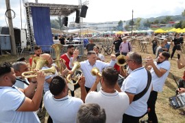 Zapjevali Rada Manojlović i Vlado Đajić na Kotlićijadi (VIDEO)