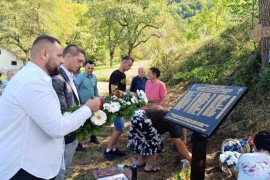 Služen parastos i pomen ubijenim civilima iz Donjeg Vakufa u Bravnicama