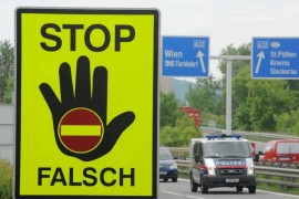 Policija spriječila haos: Vozač iz BiH sa djecom u autu vozio u ...