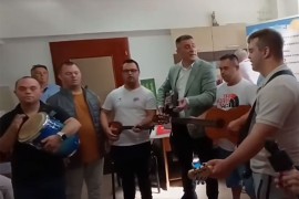 Članovi Daun sindrom centra u Banjaluci otpjevali pjesmu Halidu ...