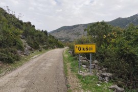Poruke mržnje prema Srbima u Glušcima: Poslanik pozvao EU na hitnu ...