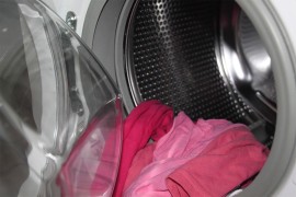 5 fleka koje baš nikad ne treba da perete vrućom vodom