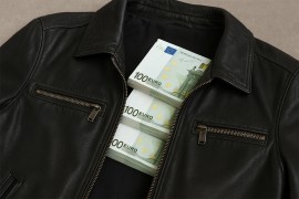 Vozaču iz BiH carinici u jakni pronašli 23.400 evra