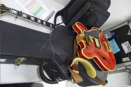 Gitara frontmena Oasisa, koju je razbio u noći raspada benda, biće ...
