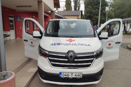 DZ Gradiška nabavio novo vozilo za prevoz pacijenata na hemodijalizu u ...