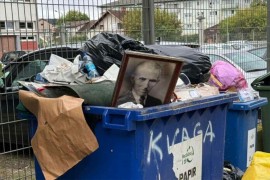 Tužna scena u Prijedoru: Fotografija Nikole Tesle završila u ...