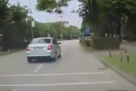 Vozač u Banjaluci prošao kroz crveno, zamalo izazvao sudar i udario ...