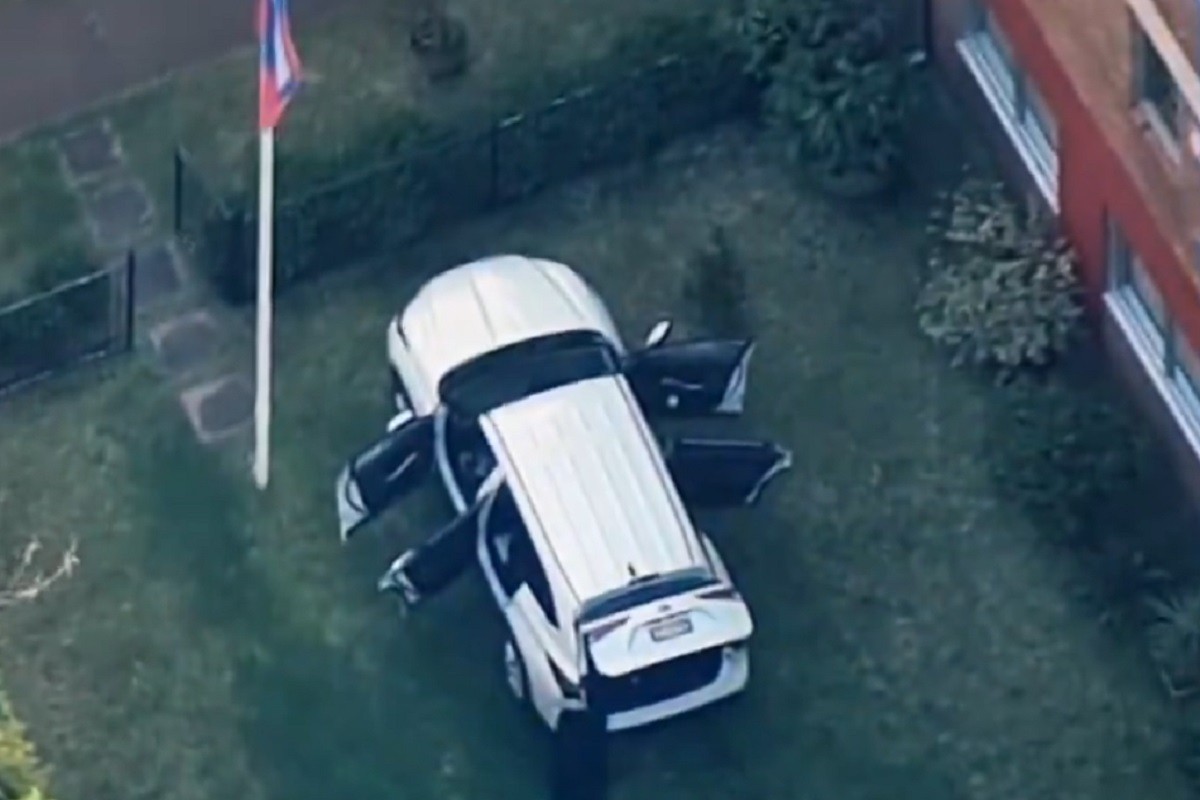 Automobilom se zabio u ruski konzulat (VIDEO)