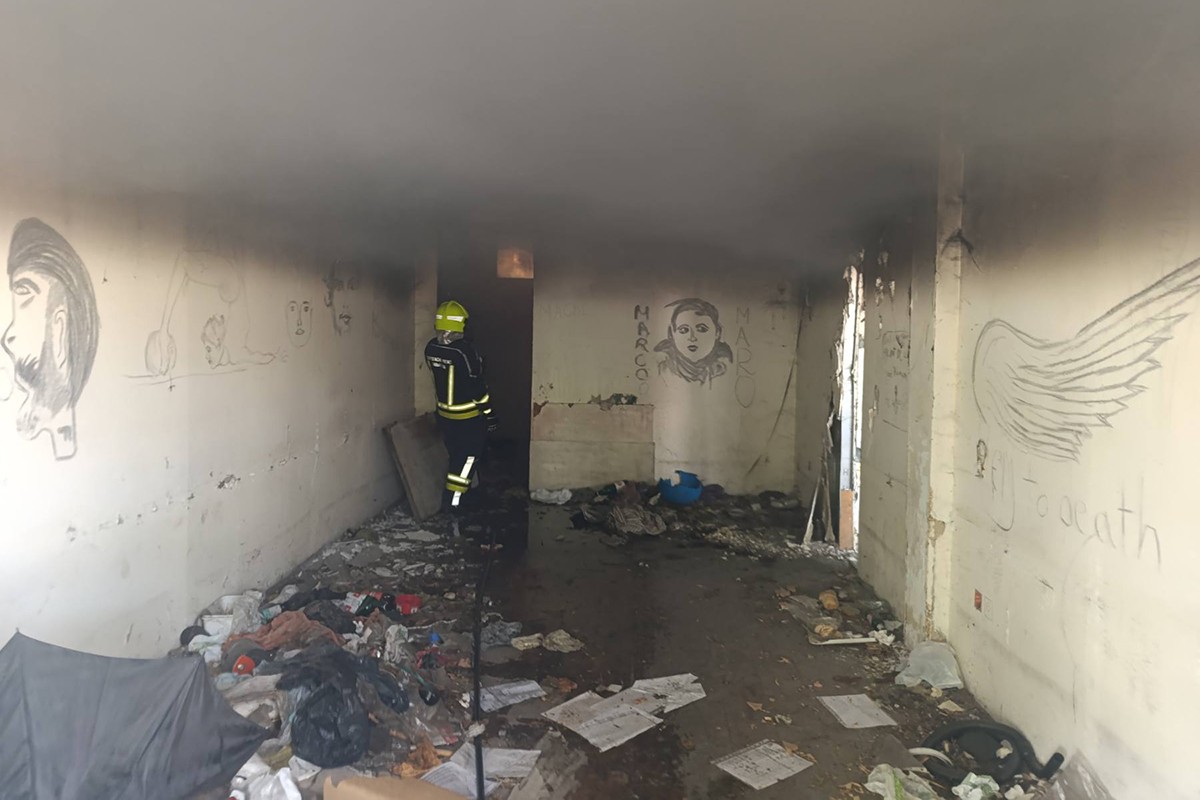 Ponovo gorjela stara zgrada banjalučke Građevinske škole (FOTO)