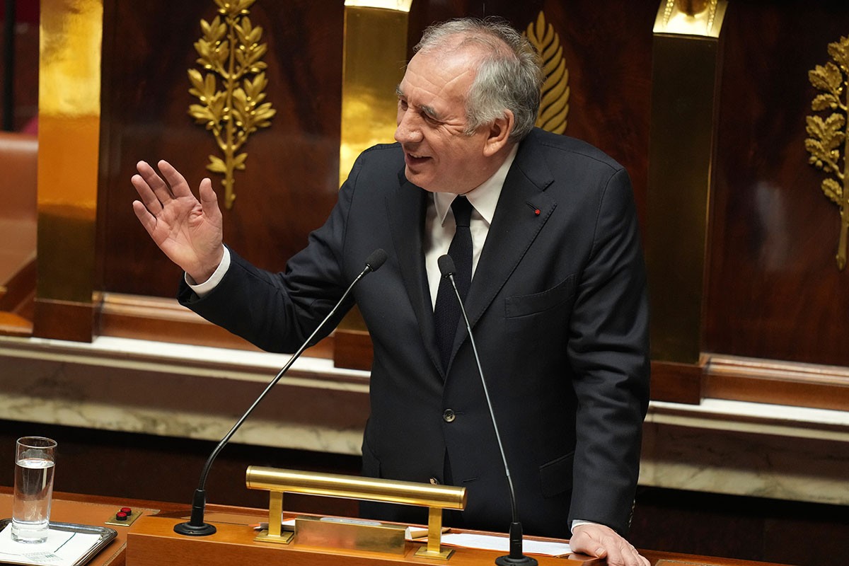 Francuska vlada na ivici pada