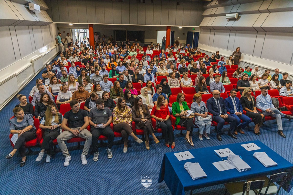 Za stipendiranje studenata u Bihaću 1,3 miliona maraka