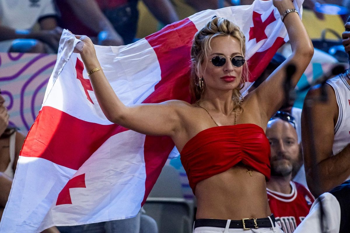Da li je ovo je najatraktivnija navijačica Eurobasketa? (FOTO)