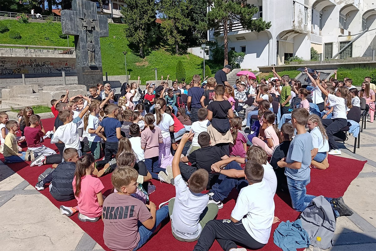 Književnik Uroš Petrović održao kreativnu radionicu za učenike