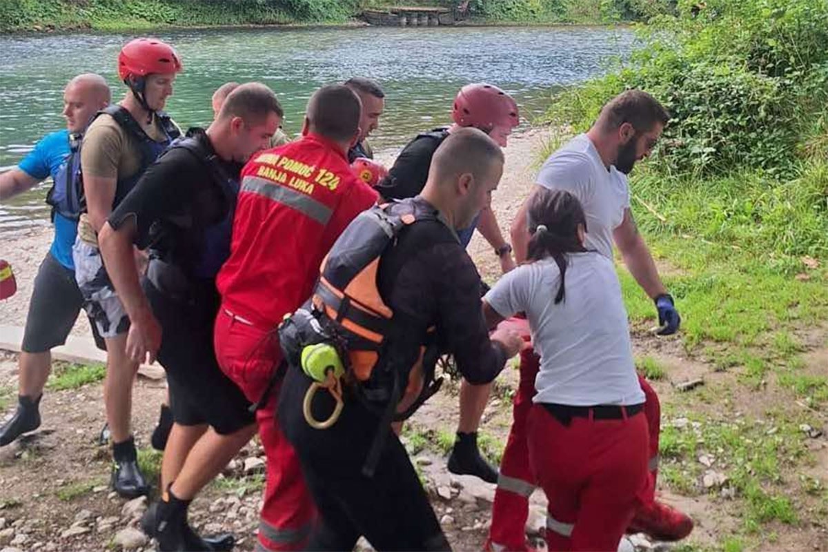 Kvadom sletjela u Vrbas u Banjaluci: Pomogli joj pripadnici Oružanih snaga BiH (FOTO)
