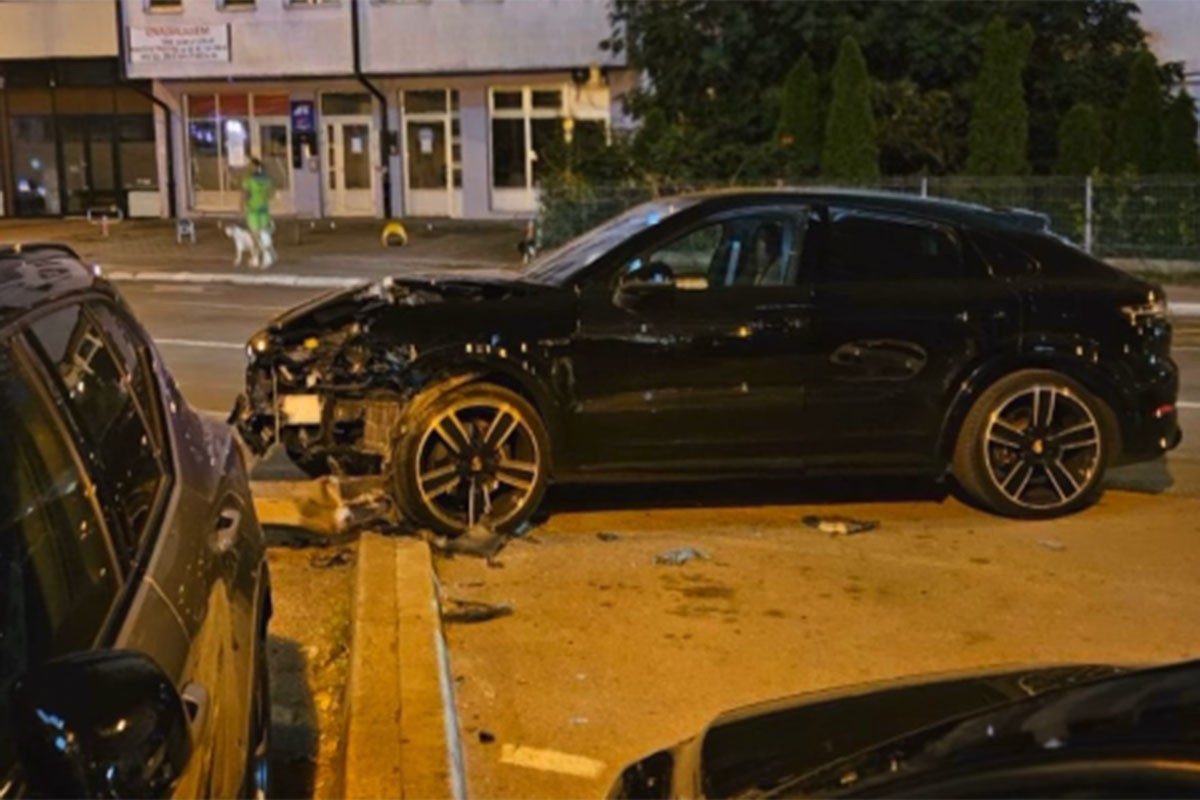 Djevojka poršeom polupala više auta u Banjaluci (VIDEO)