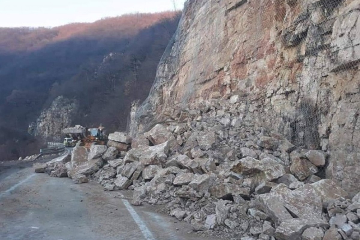 Oprez zbog mogućih odrona na dionicama u usjecima