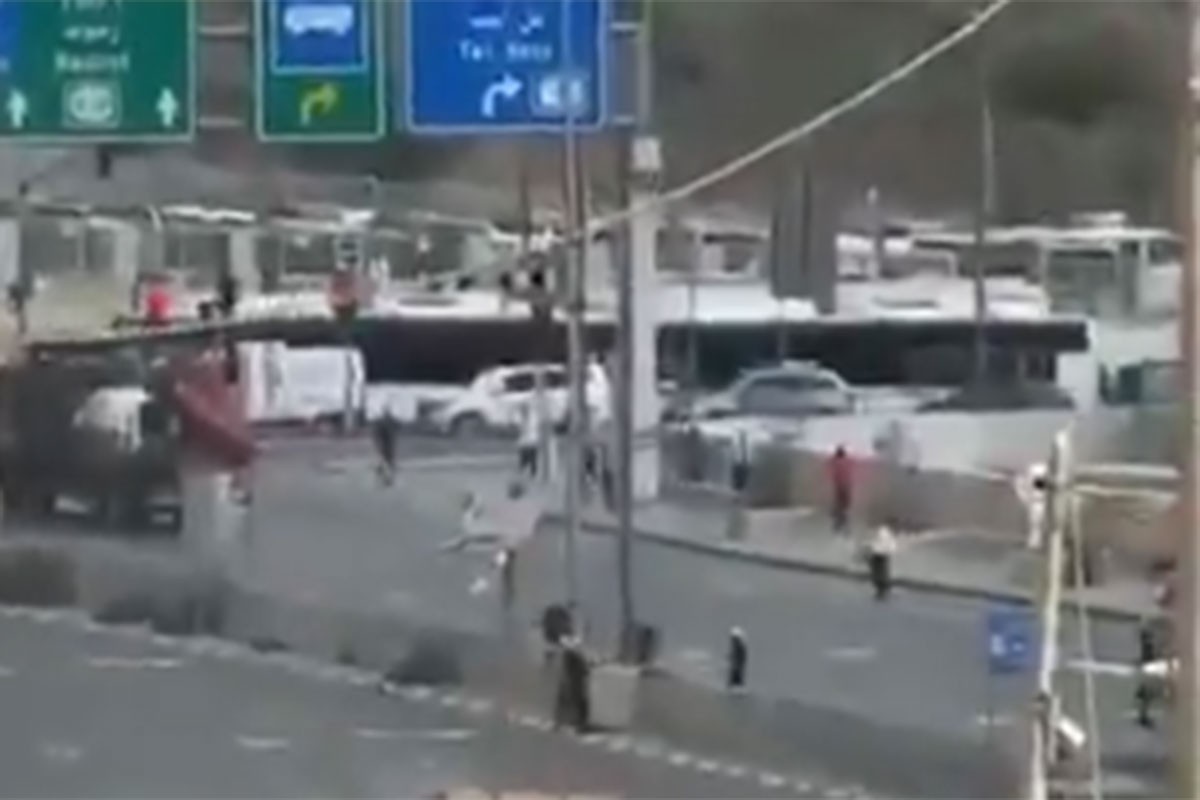 Stravičan napad u Jerusalimu: Ušli u autobus i počeli da pucaju u putnike (VIDEO)