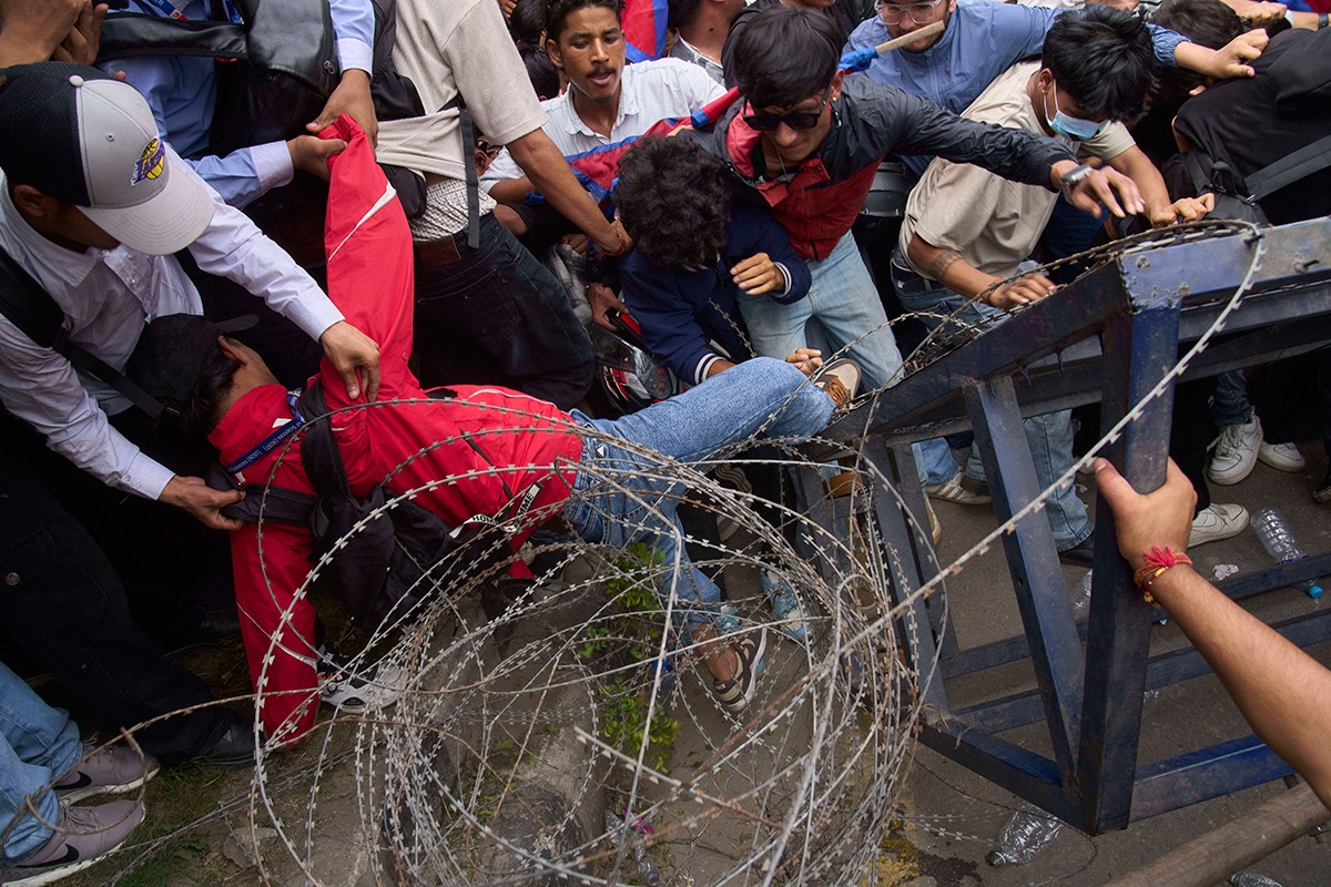 Krvave demonstracije u Nepalu: Najmanje 13 poginulih (FOTO, VIDEO)