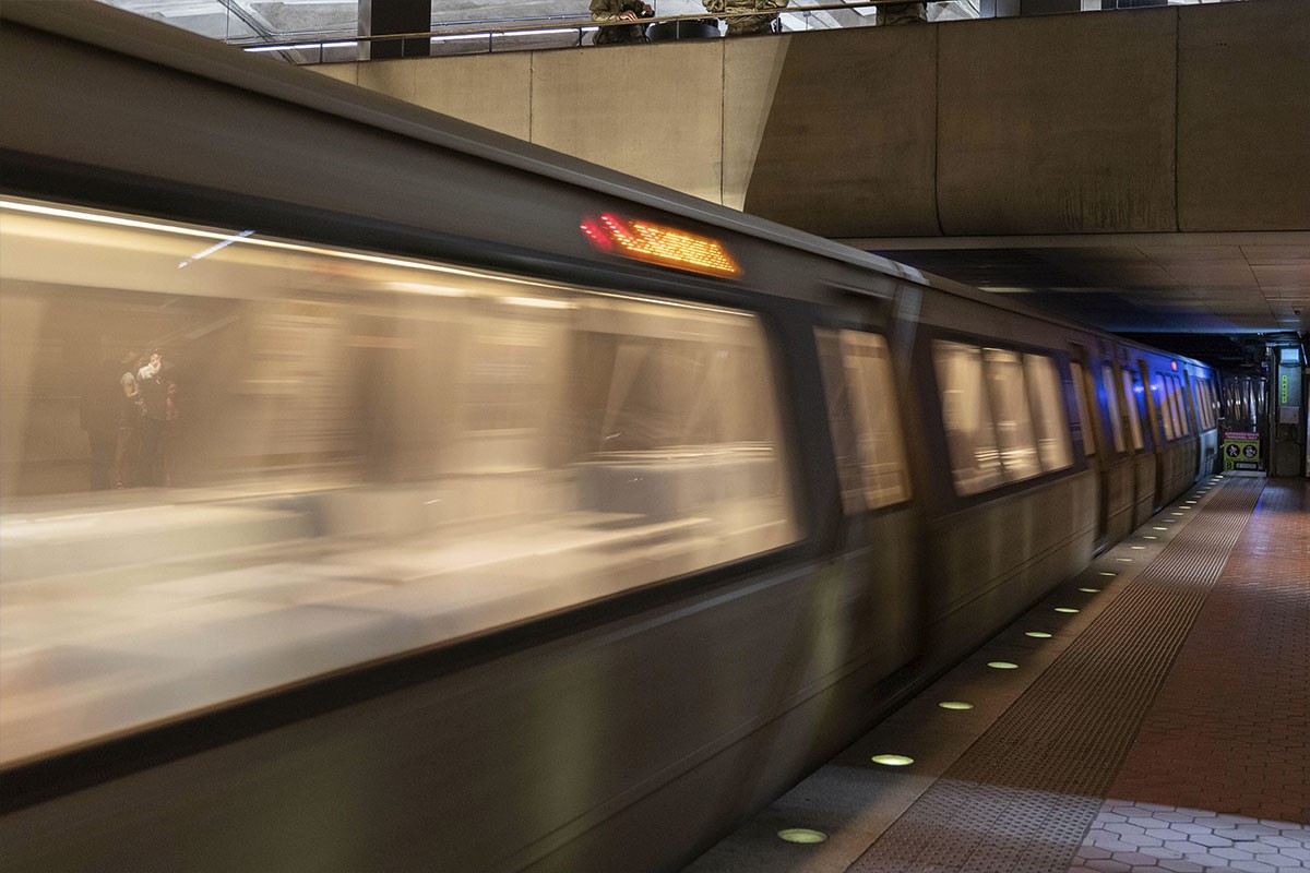 Putnik koji je legao na šine u Moskvi mora da plati štetu metrou