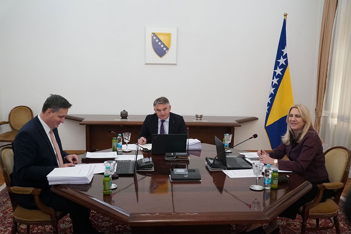 Željka Cvijanović ponovo preglasana: Predsjedništvo od Savjeta ministara traži novi budžet