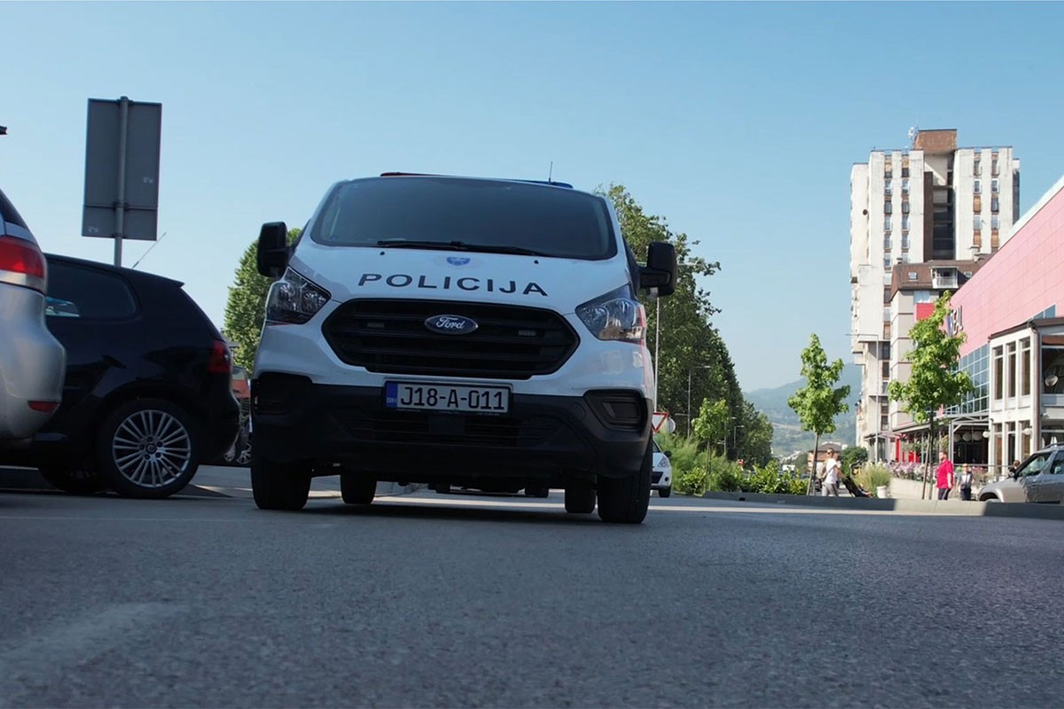 Prevrnulo se vozilo kod tunela Vranduk, usporen saobraćaj na putu Zenica–Nemila (VIDEO)