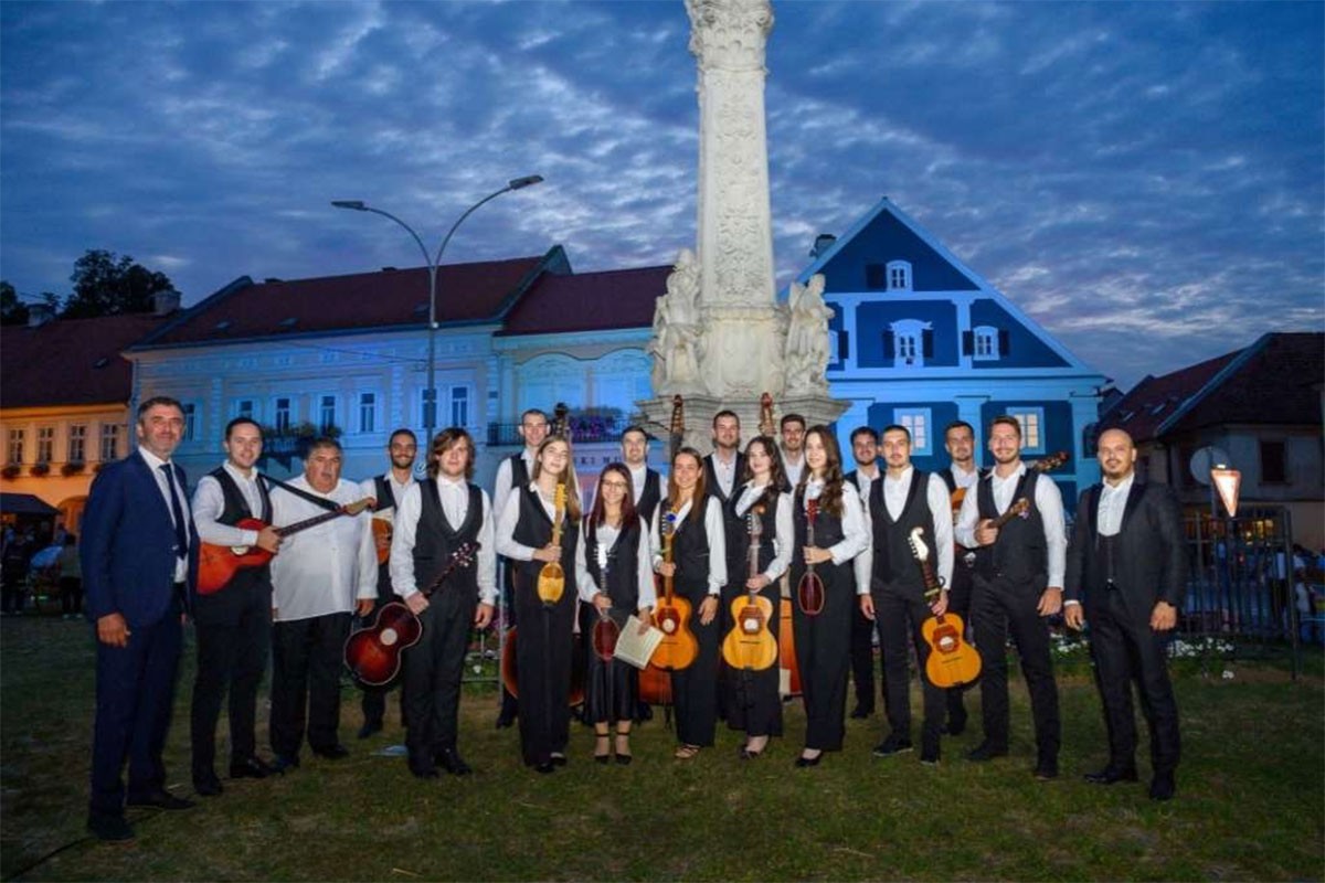 Zapažen nastup Tamburaškog orkestra Mostar na festivalu "Zlatne žice Slavonije"