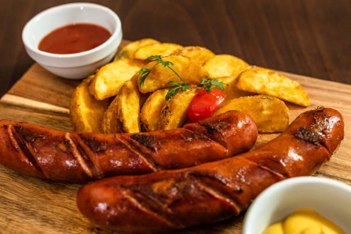 Zapečeni krompir sa kobasicama