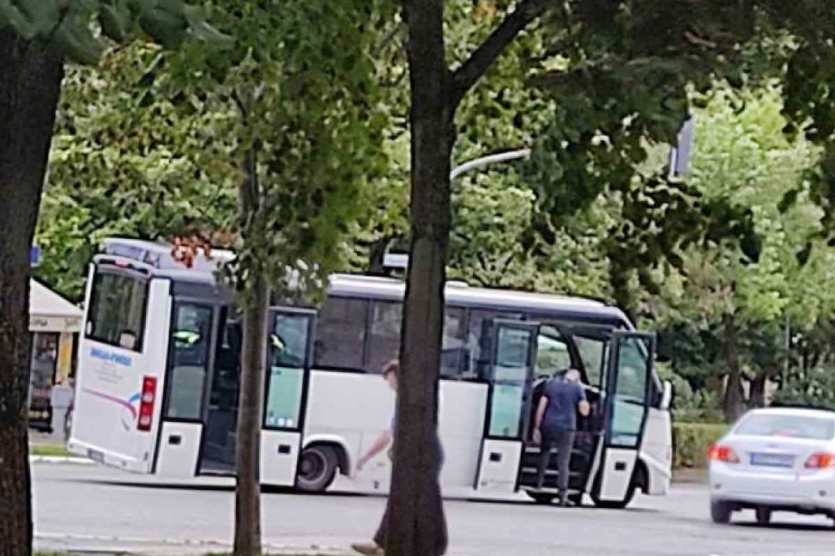 Nesvakidašnja nezgoda u Banjaluci, putnici čekali zamjenu gume