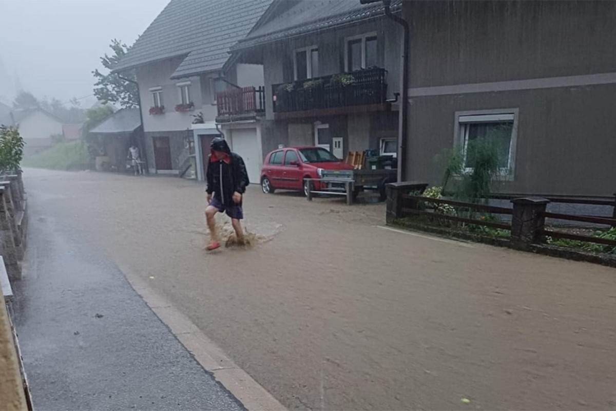Olujno nevrijeme prešlo preko Slovenije, ide prema Hrvatskoj (VIDEO)