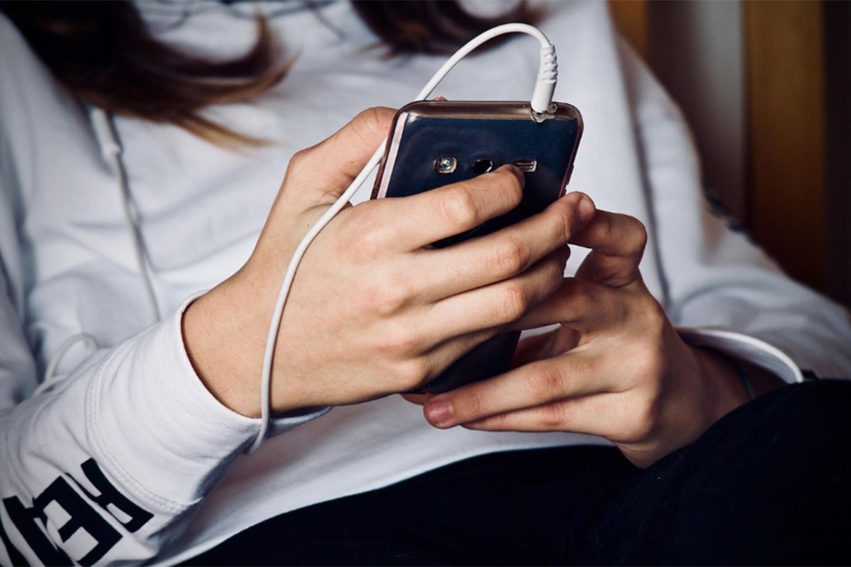 Švedska uvodi zabranu mobilnih telefona u svim školama