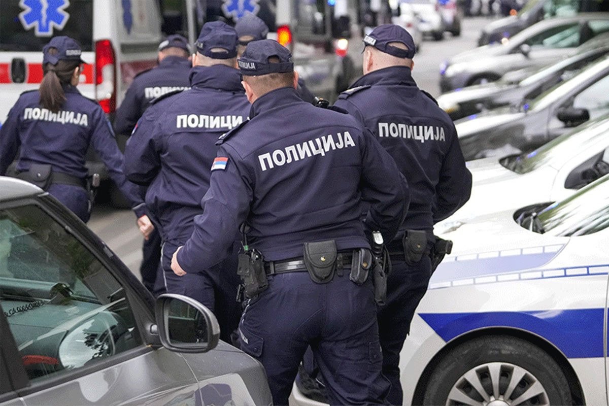 Pali javnobilježnički pomoćnik i advokat u Novom Sadu