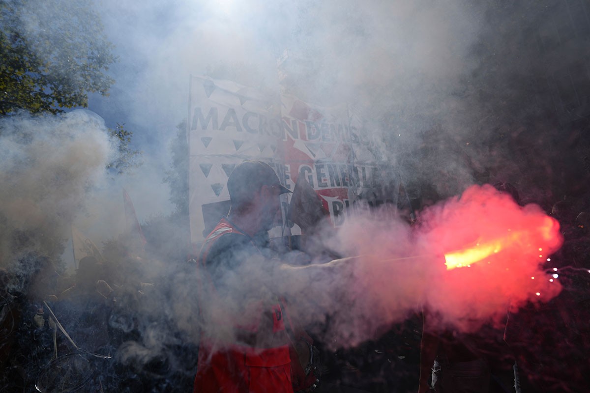 Sukobi na masovnim protestima u Francuskoj, na ulicama bile stotine hijada ljudi (VIDEO)