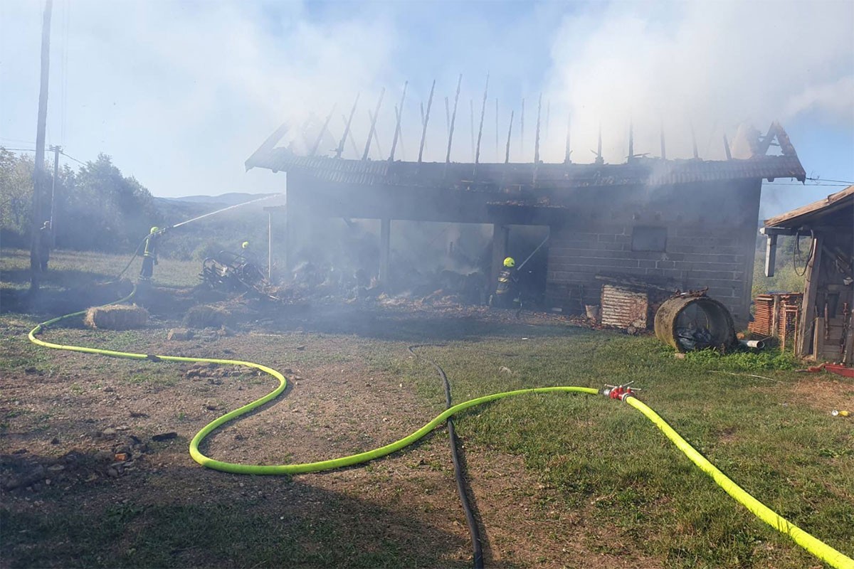 Gorjela štala u Banjaluci, velika šteta (FOTO)