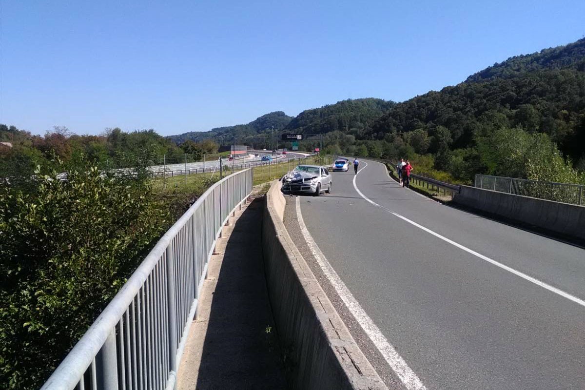 Nezgoda u Drugovićima, sudarili se automobil i motor