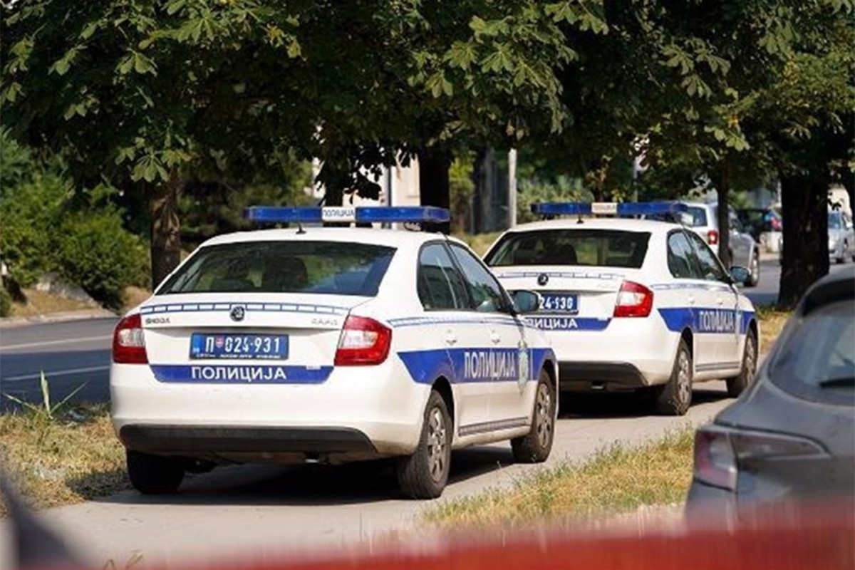 Teška nesreća u Bogatiću: Majka poginula dok je gurala kolica, vozač pobjegao