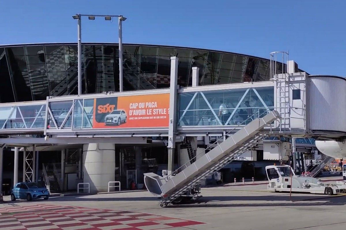 Na pisti aerodroma u Nici za malo izbjegnut sudar aviona