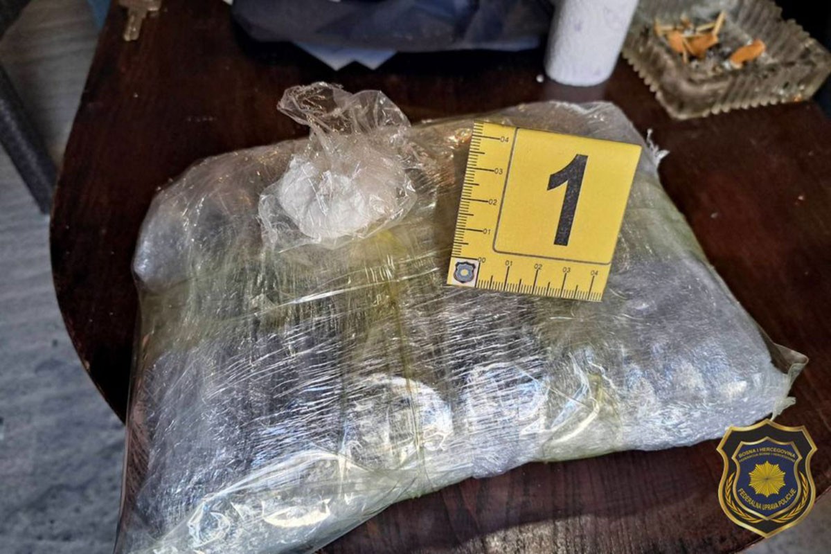 Dvije osobe uhapšene u Sarajevu, pronađen kilogram droge